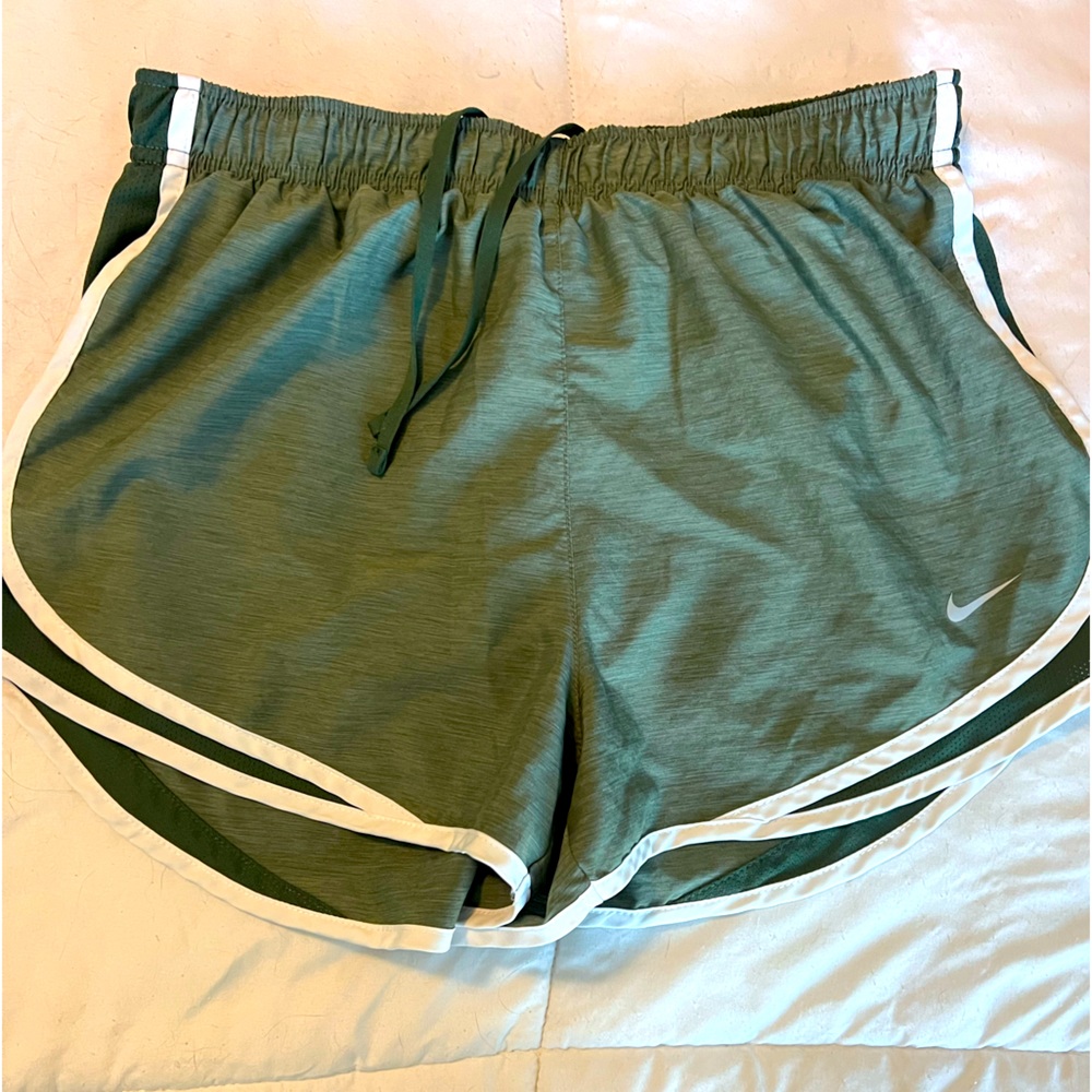 Nike Women’s Dry-fit Shorts Large